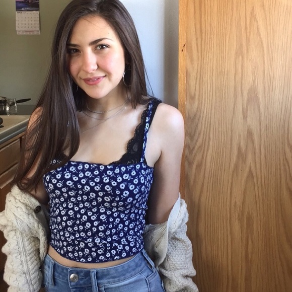 Meet your Posher, Isobel - Picture 1 of 1